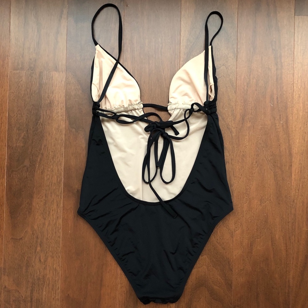 One piece Swimsuit - Picture 5 of 16